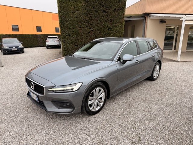 Volvo V60 2.0 d3 150 cv Momentum Geartronic - immagine 3