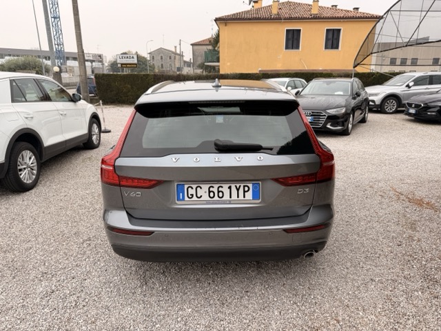 Volvo V60 2.0 d3 150 cv Momentum Geartronic - immagine 6