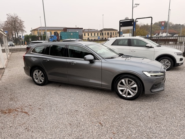 Volvo V60 2.0 d3 150 cv Momentum Geartronic - immagine 7