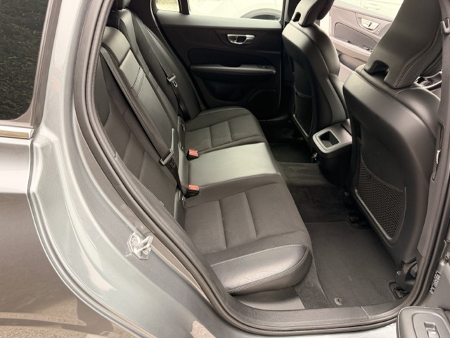 Volvo V60 2.0 d3 150 cv Momentum Geartronic - immagine 12