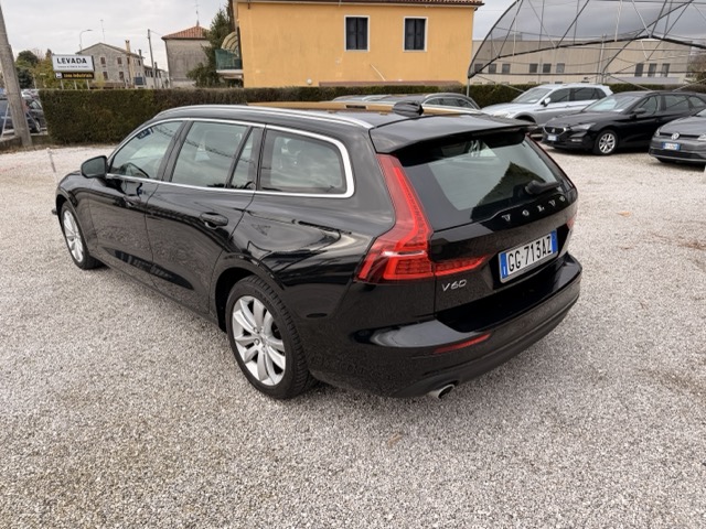 Volvo V60 2.0 b4 D 197 cv Momentum Business Pro auto - immagine 6