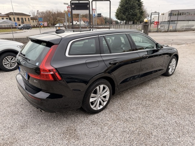 Volvo V60 2.0 b4 D 197 cv Momentum Business Pro auto - immagine 8