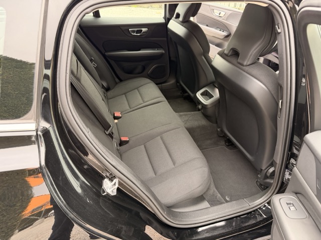 Volvo V60 2.0 b4 D 197 cv Momentum Business Pro auto - immagine 12