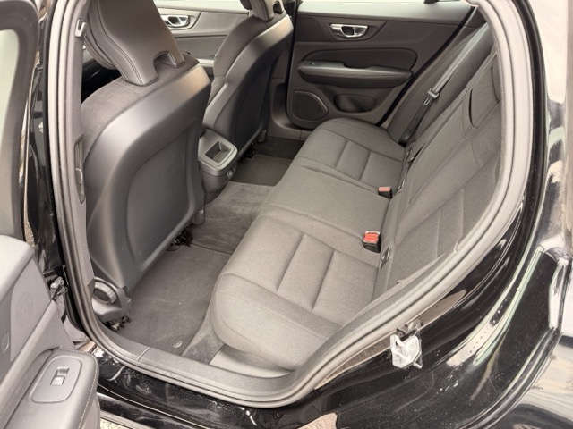 Volvo V60 2.0 b4 D 197 cv Momentum Business Pro auto - immagine 13