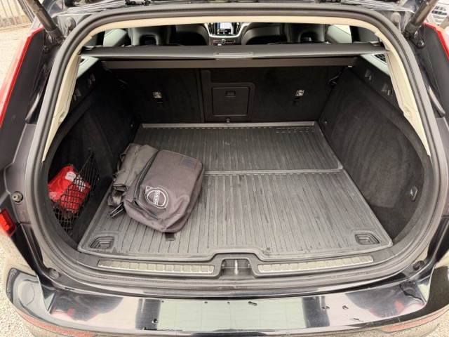 Volvo V60 2.0 b4 D 197 cv Momentum Business Pro auto - immagine 14