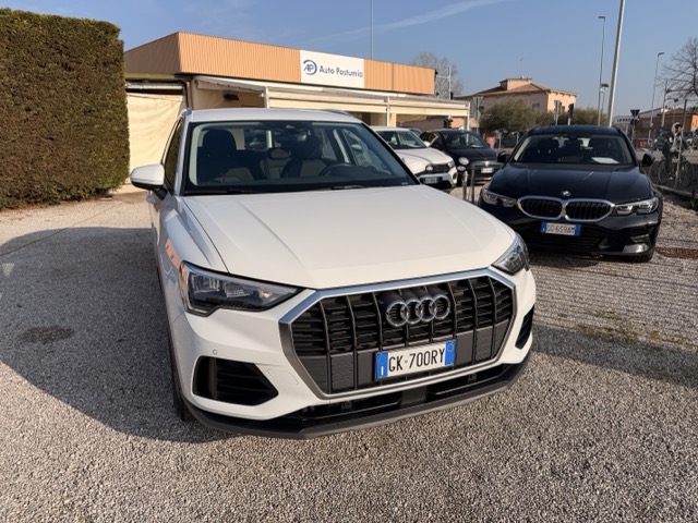 Audi Q3 35 2.0 tdi 150 cv Business s-tronic - immagine 3