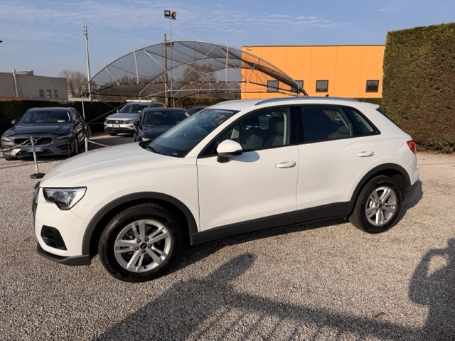 Audi Q3 35 2.0 tdi 150 cv Business s-tronic - immagine 5