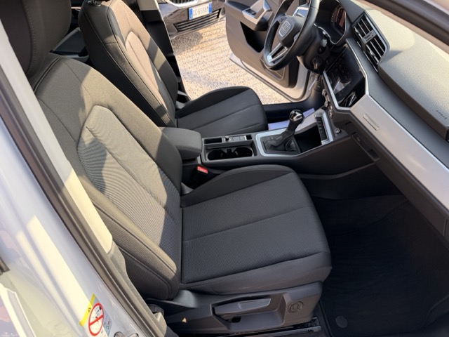 Audi Q3 35 2.0 tdi 150 cv Business s-tronic - immagine 12