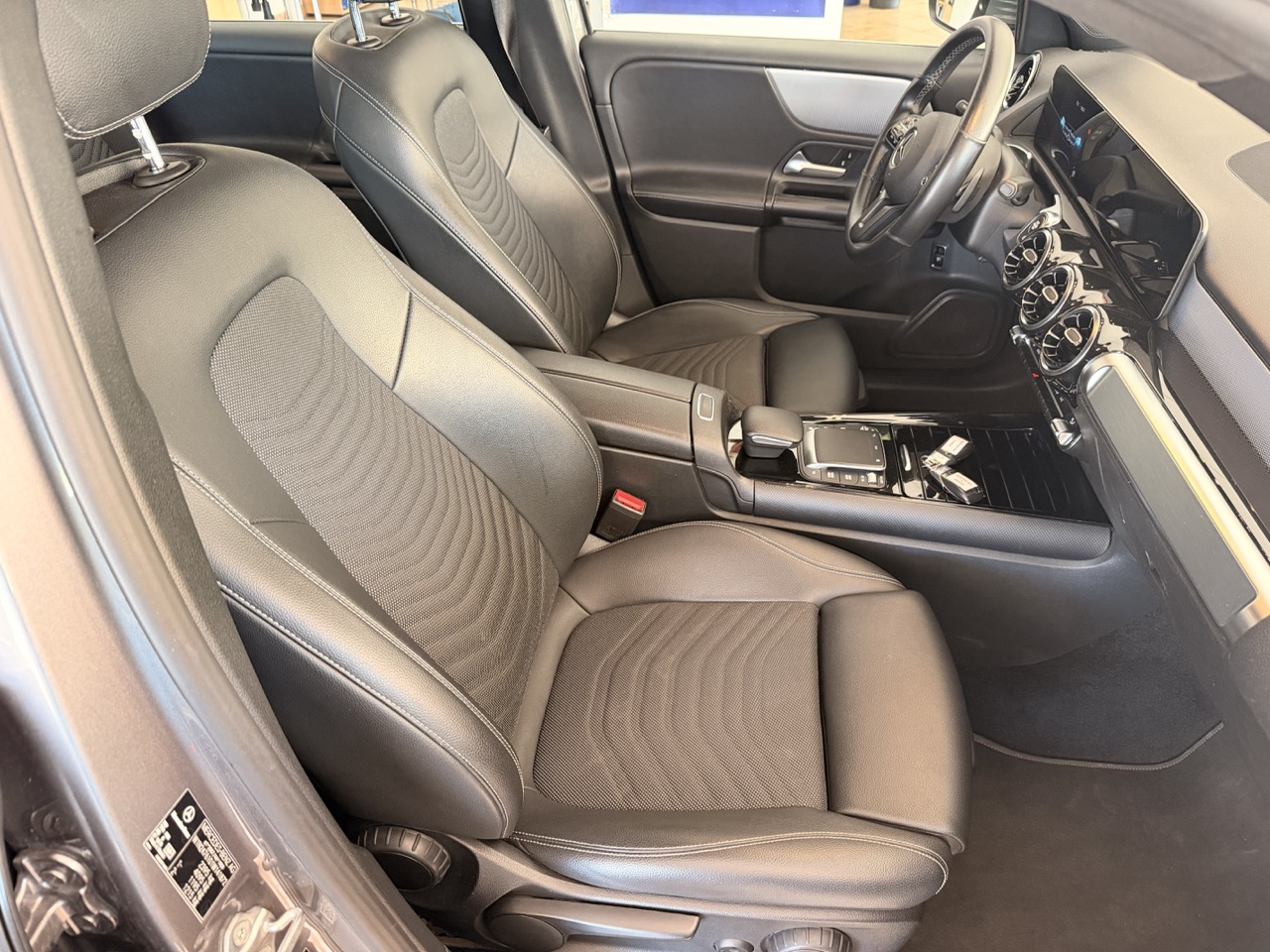 Mercedes-Benz GLB 180 CDI BUSINESS EXTRA AUTO 7 POSTI - immagine 10