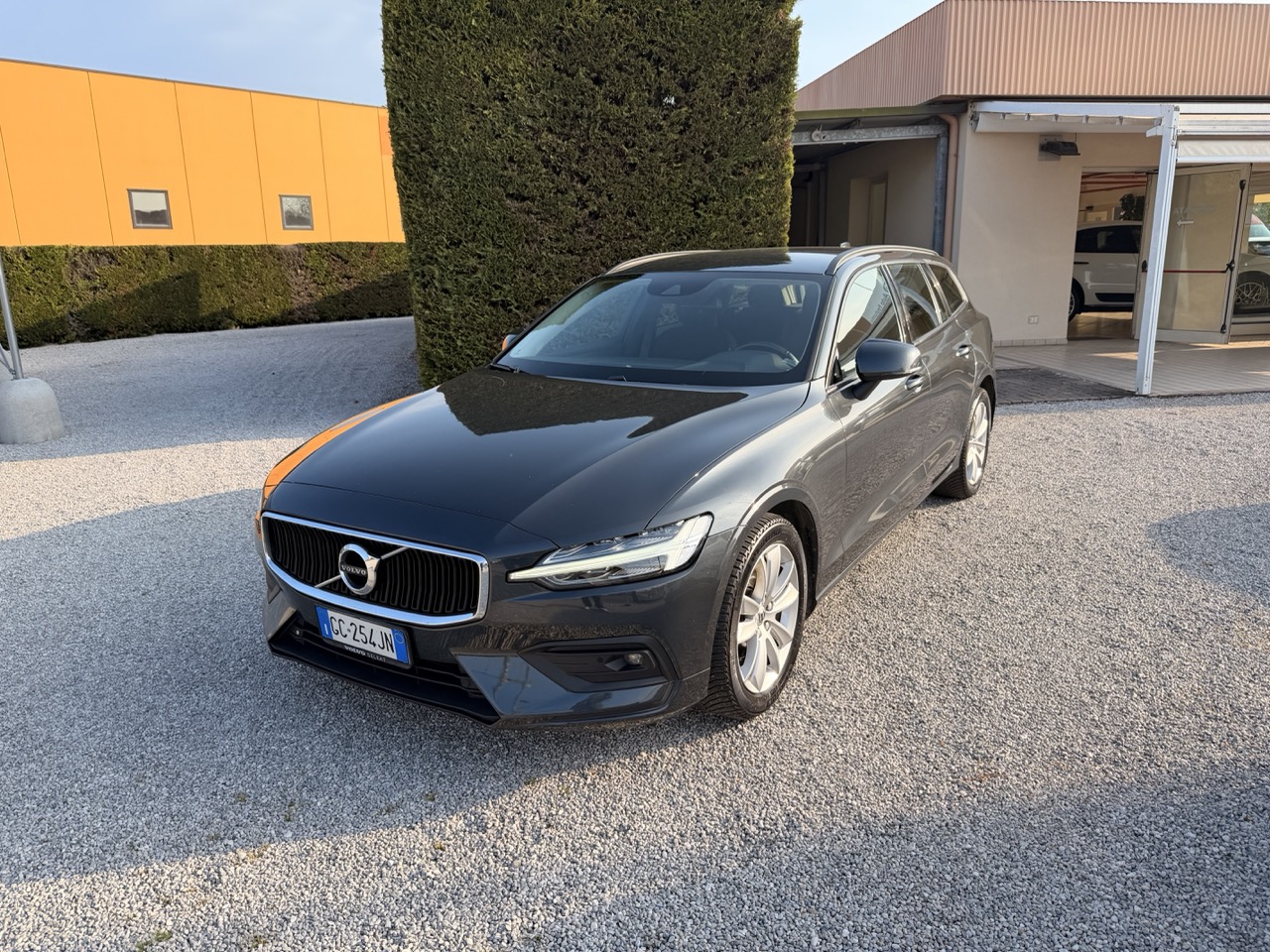 Volvo V60 2.0 d3 150 cv Business Geartronic - immagine 3