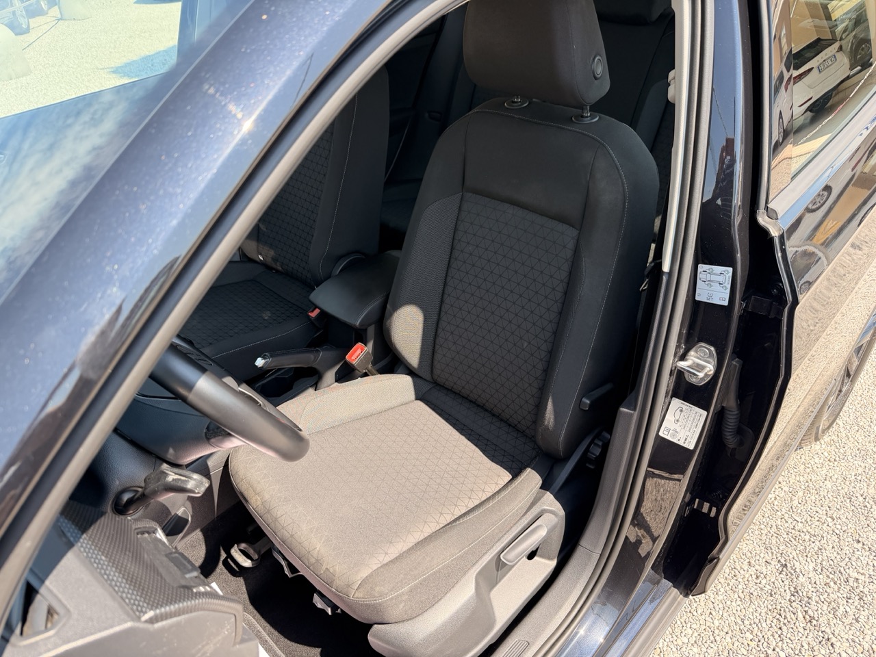 Volkswagen T-Cross 1.0 tsi Style 95cv (display digitale App connect Climatronic) - immagine 11
