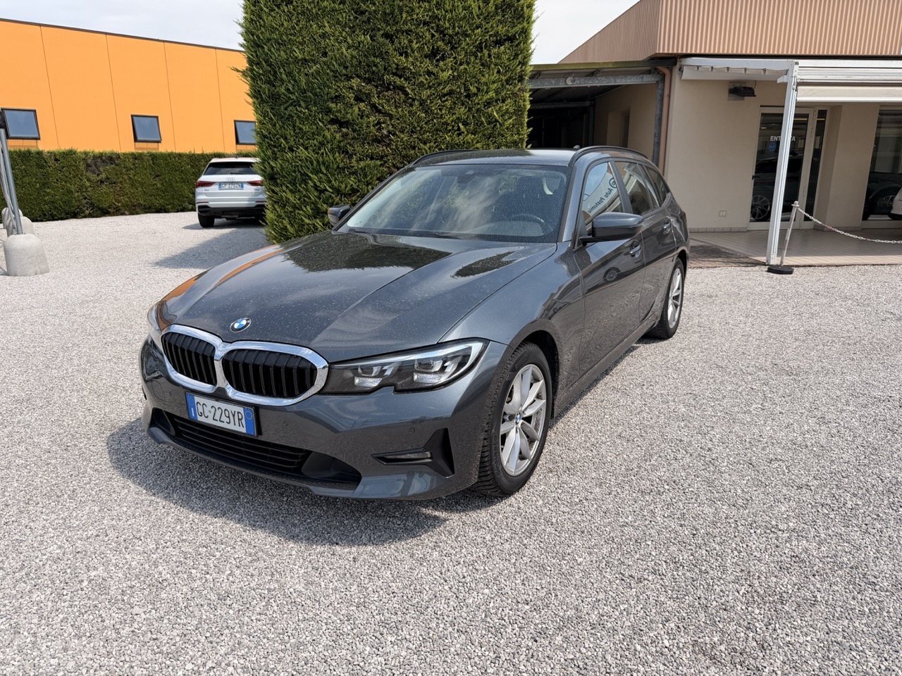 BMW 320 d Touring mhev 48V Xdrive Business Advantage auto - immagine 4