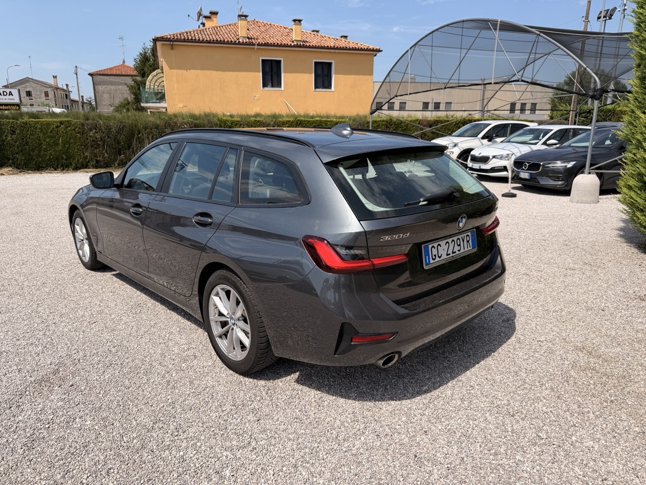 BMW 320 d Touring mhev 48V Xdrive Business Advantage auto - immagine 6