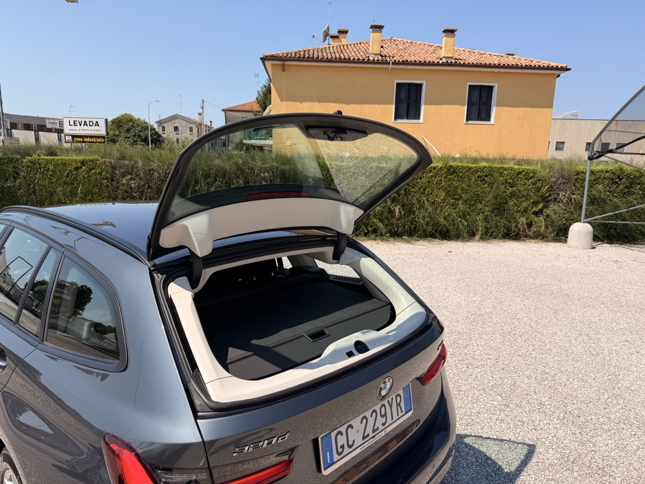 BMW 320 d Touring mhev 48V Xdrive Business Advantage auto - immagine 15