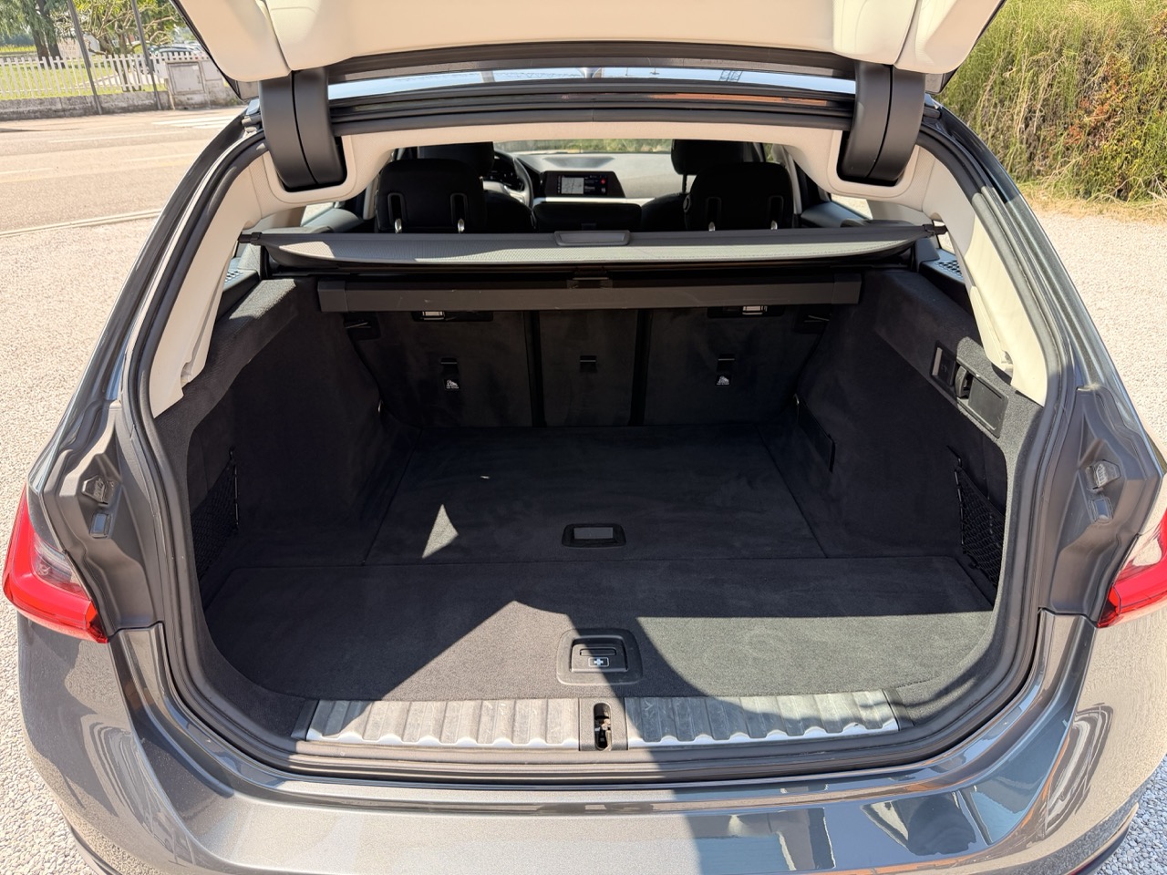 BMW 320 d Touring mhev 48V Xdrive Business Advantage auto - immagine 16