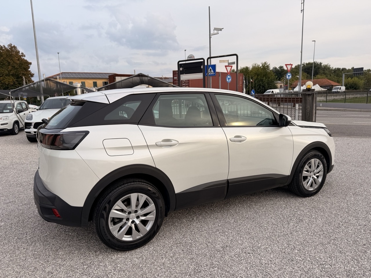 Peugeot 3008 1.5 bluehdi Active Business EaT8 (retrocamera, sensori, virtual Cockpit) - immagine 8