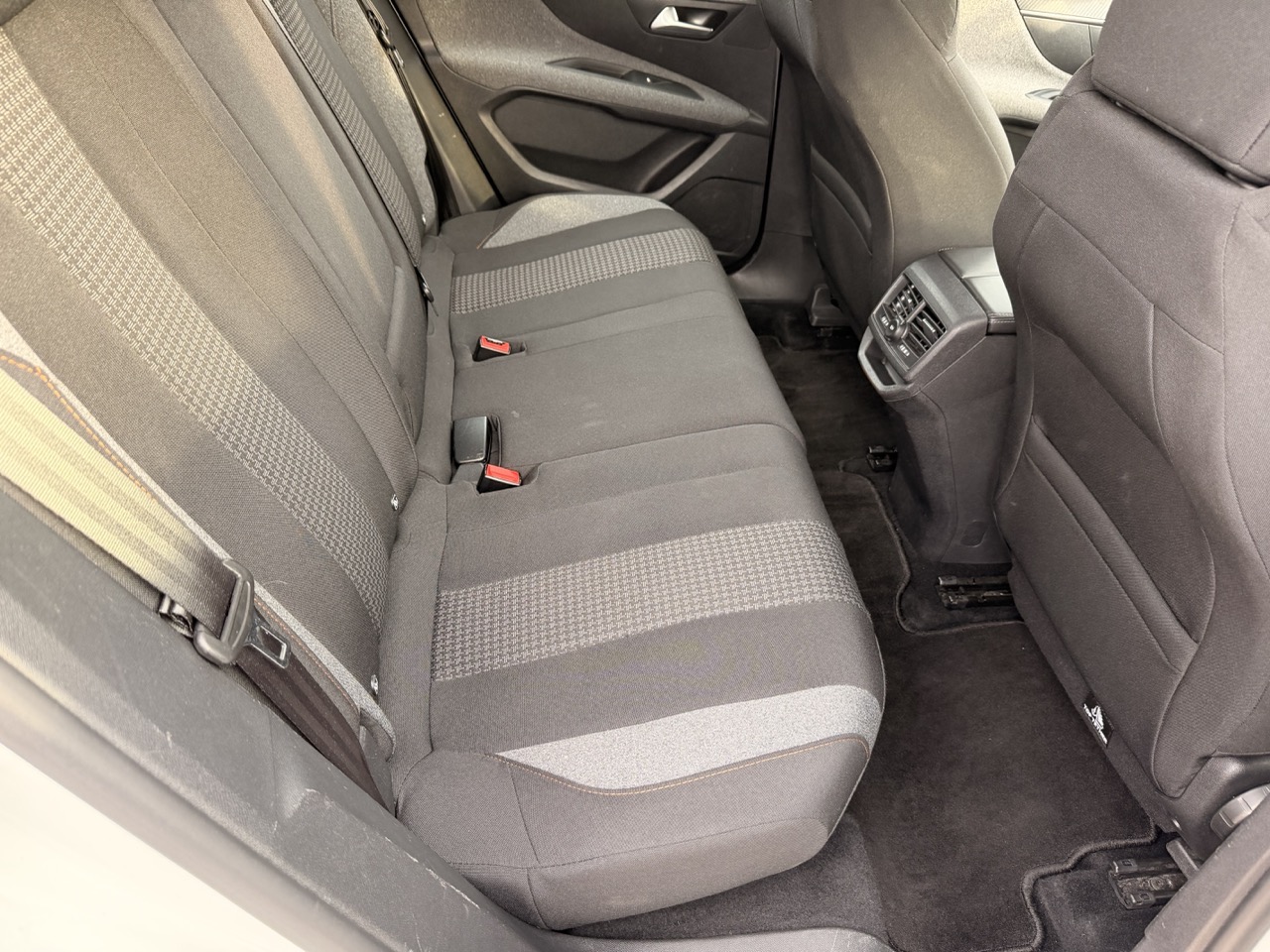 Peugeot 3008 1.5 bluehdi Active Business EaT8 (retrocamera, sensori, virtual Cockpit) - immagine 13