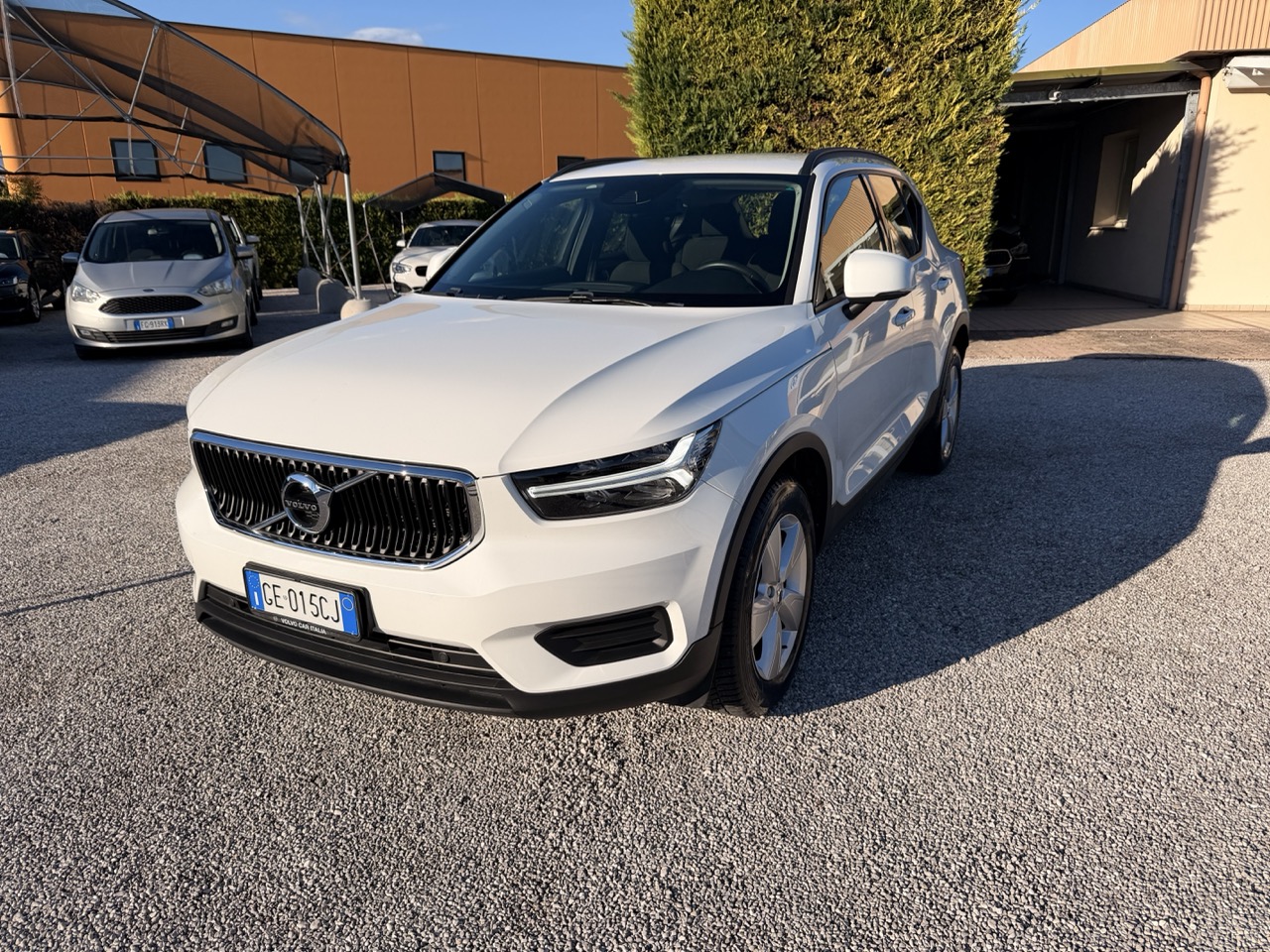 Volvo XC40 1.5 t2 129 cv Business Automatico (No vincoli di finanziamento) - immagine 3