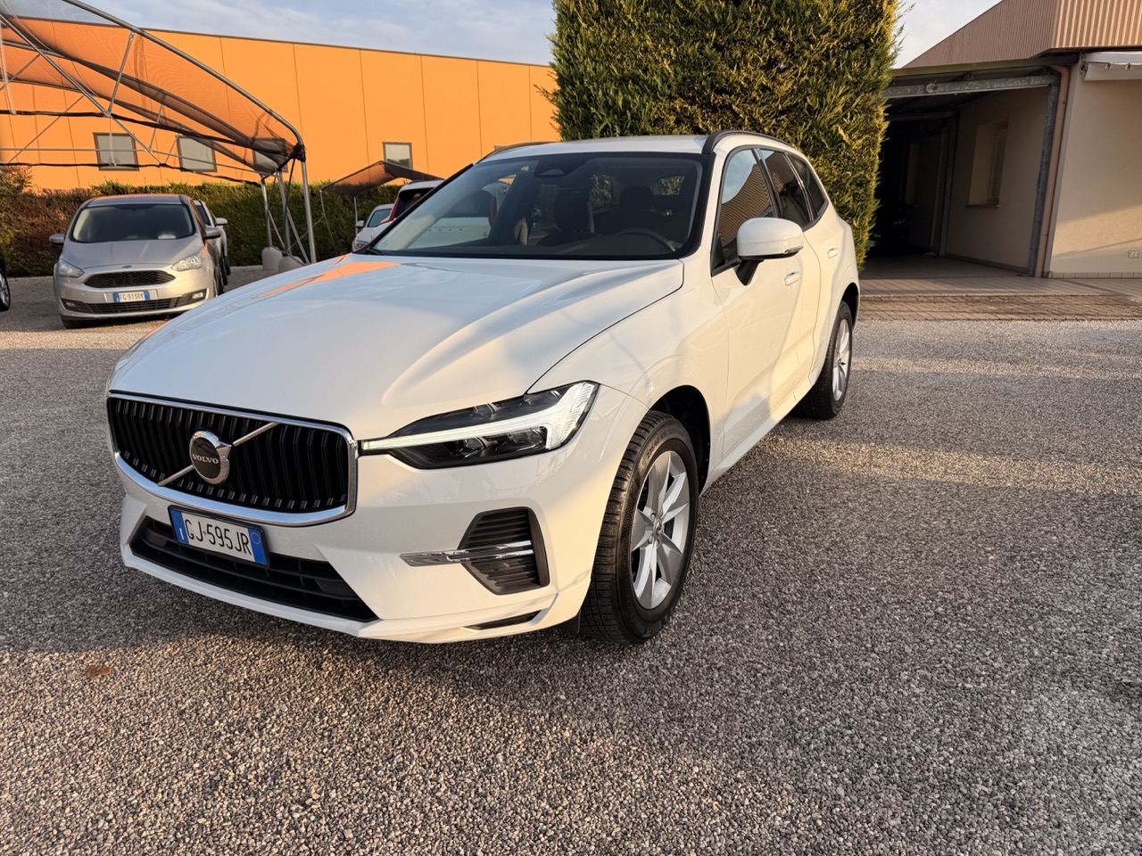 Volvo XC60 2.0 b4 d Business Auto - immagine 4