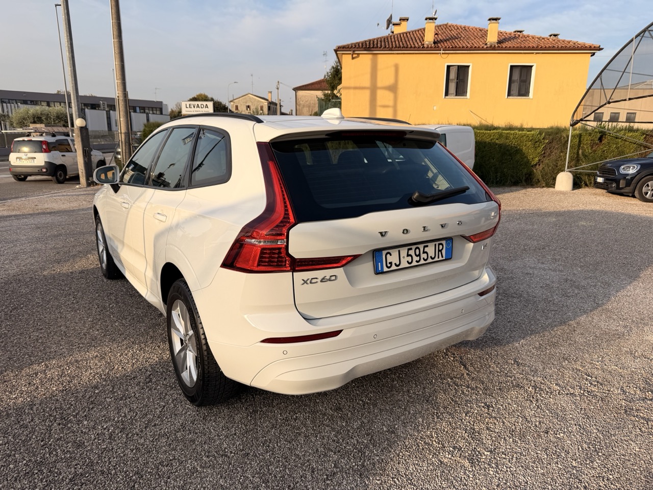 Volvo XC60 2.0 b4 d Business Auto - immagine 7