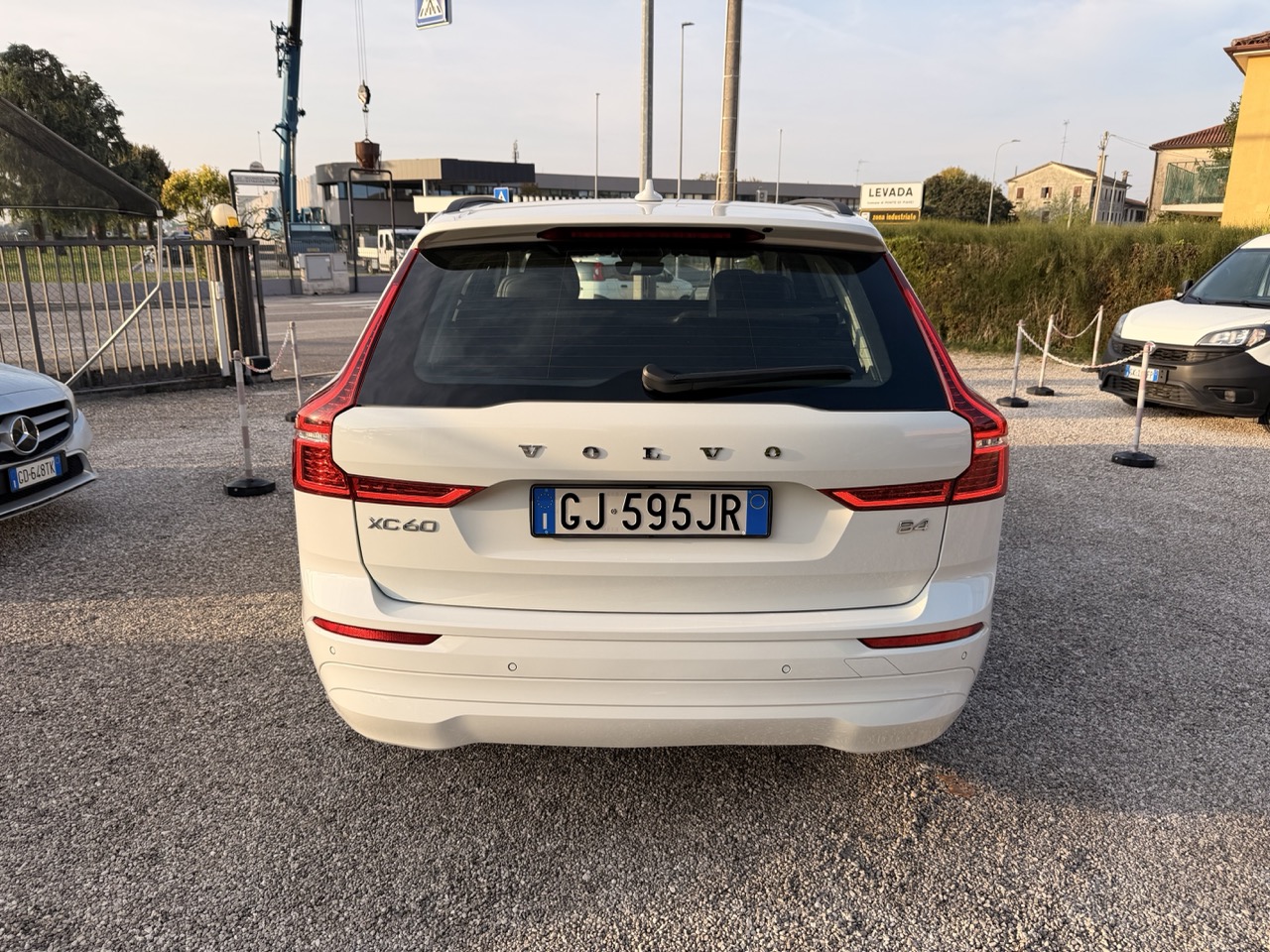 Volvo XC60 2.0 b4 d Business Auto - immagine 8