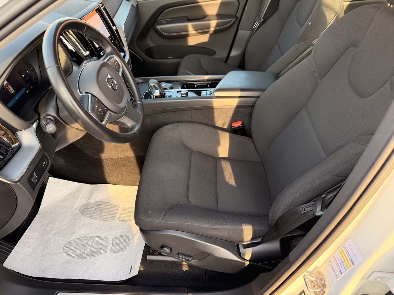 Volvo XC60 2.0 b4 d Business Auto - immagine 11